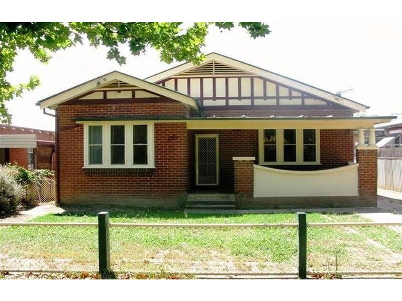135 Gurwood St, Wagga Wagga NSW 2650
