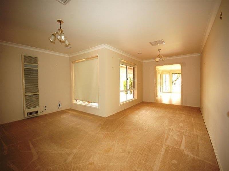 17 Bourkelands  Dr, Wagga Wagga NSW 2650