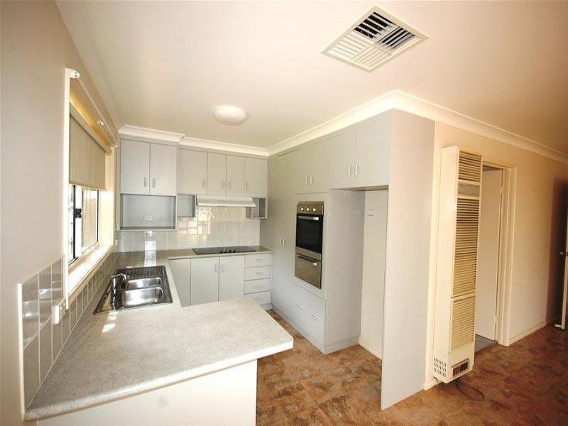 17 Bourkelands  Dr, Wagga Wagga NSW 2650
