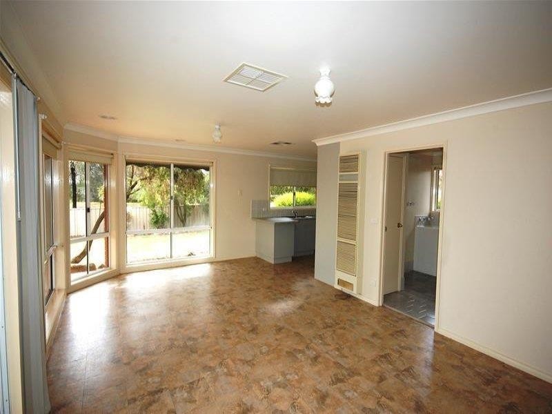 17 Bourkelands  Dr, Wagga Wagga NSW 2650