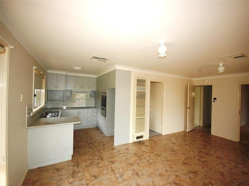 17 Bourkelands  Dr, Wagga Wagga NSW 2650