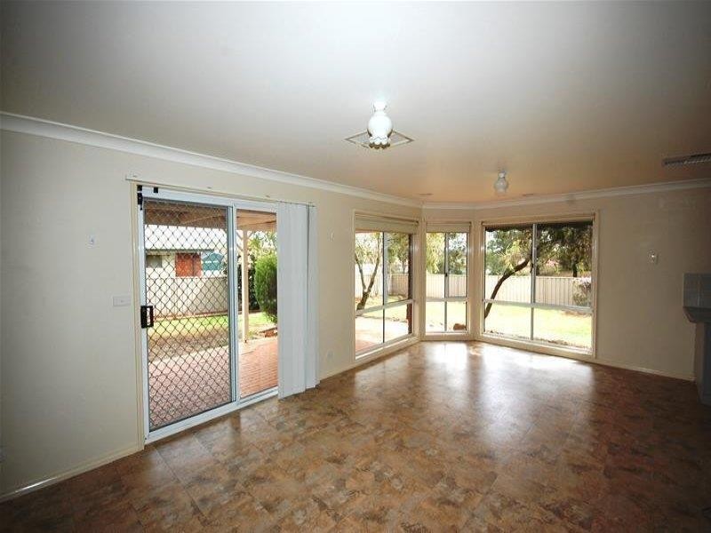 17 Bourkelands  Dr, Wagga Wagga NSW 2650