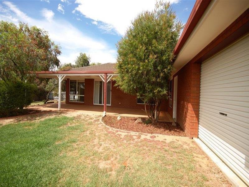 17 Bourkelands  Dr, Wagga Wagga NSW 2650