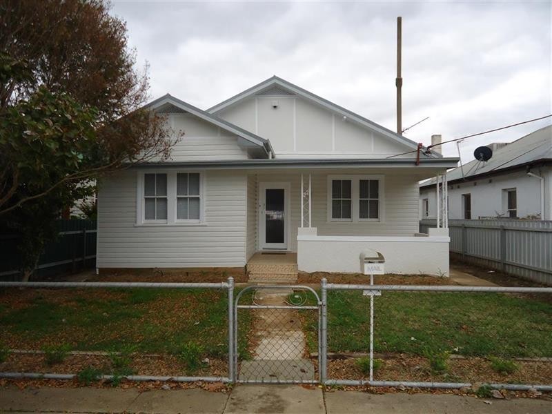 22 Bolton St, Wagga Wagga NSW 2650