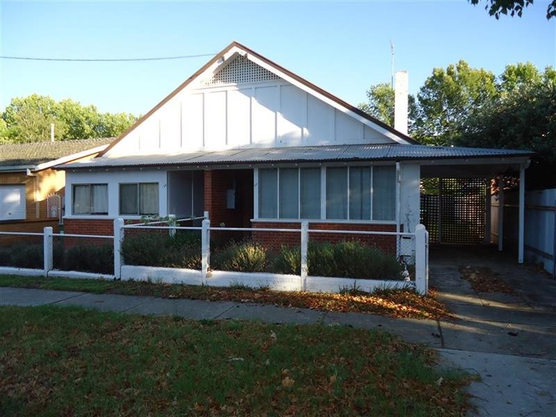 11 Freer St, Wagga Wagga NSW 2650
