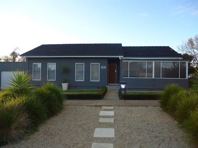 32 Manoora Ave, Wagga Wagga NSW 2650