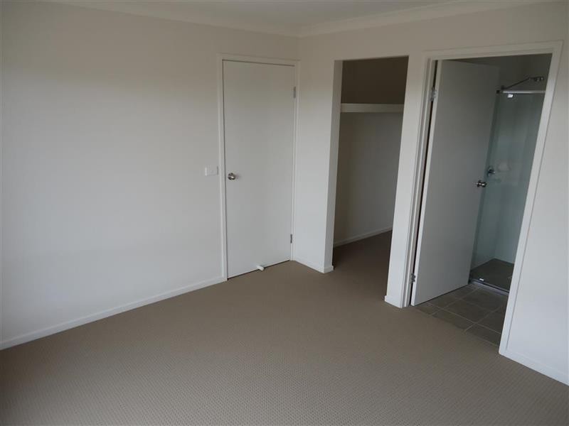 5 Melaleuca Dr, Wagga Wagga NSW 2650
