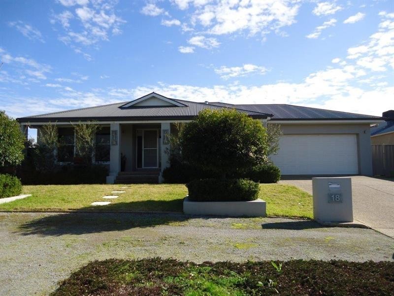 18 Wellington Ave, Wagga Wagga NSW 2650