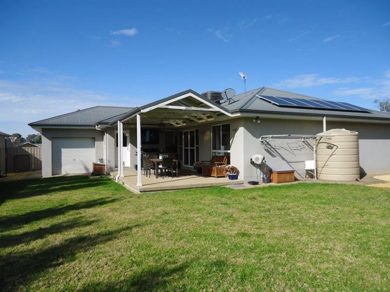 18 Wellington Ave, Wagga Wagga NSW 2650