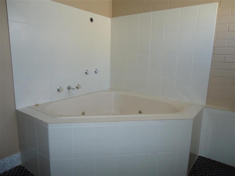 2/270 Fernleigh Rd, Ashmont NSW 2650