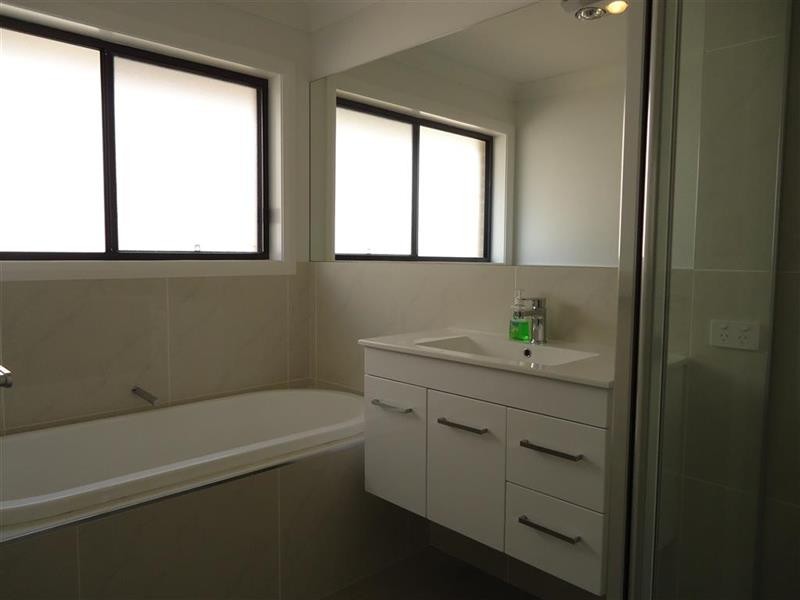 3 Glandore St, Bourkelands NSW 2650