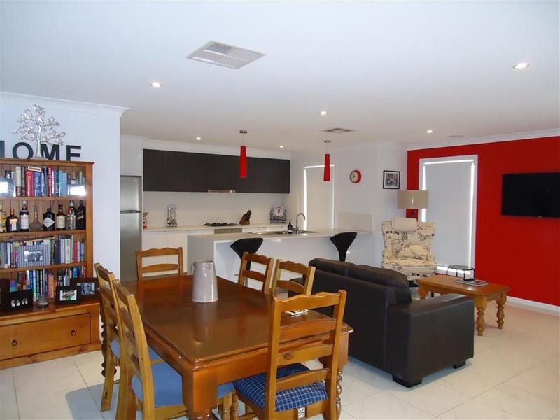33 Clifton St, Bourkelands NSW 2650
