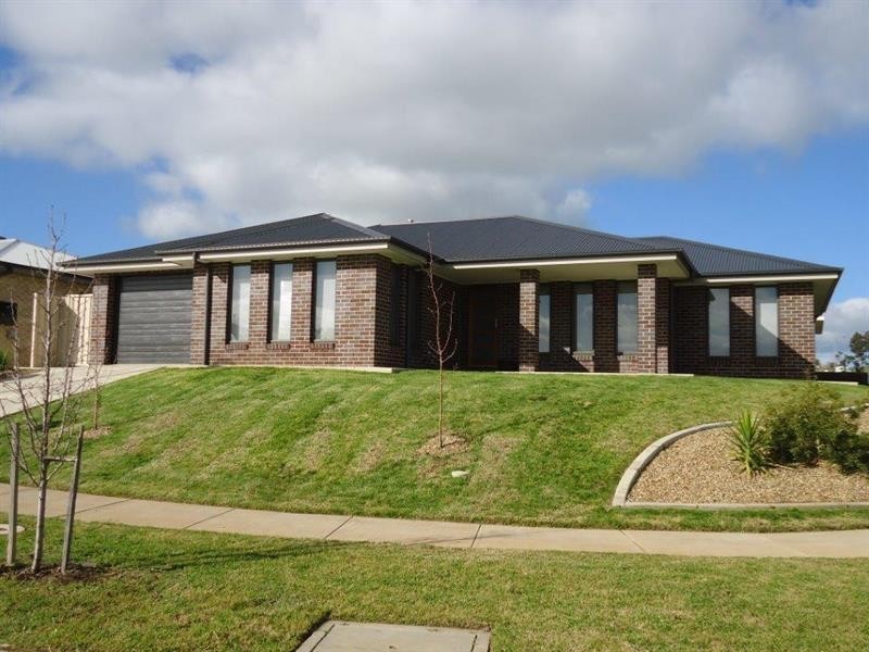 11 Paradise Dr, Gobbagombalin NSW 2650