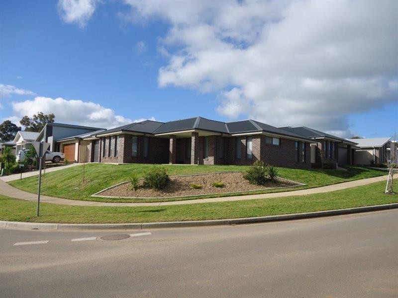 11 Paradise Dr, Gobbagombalin NSW 2650