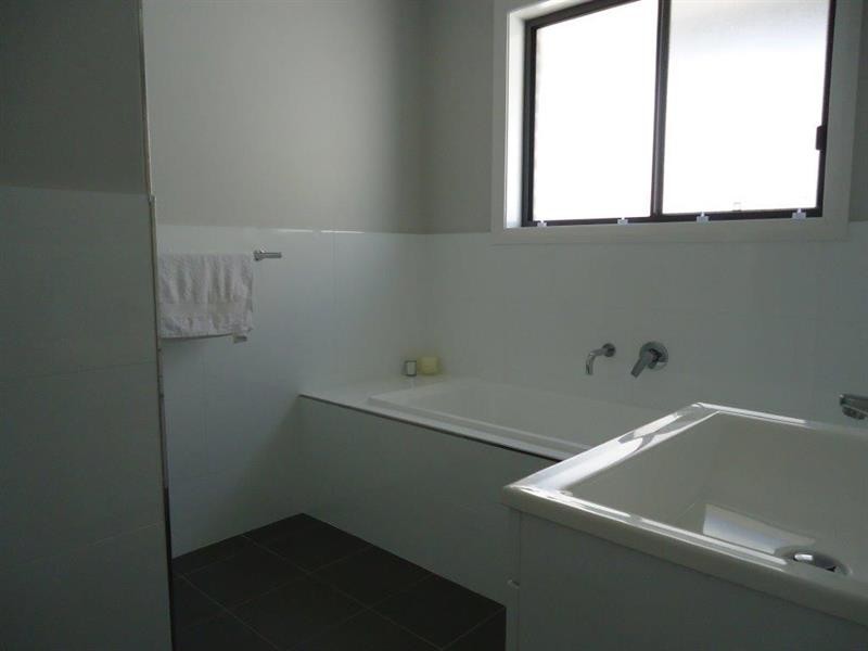 11 Paradise Dr, Gobbagombalin NSW 2650