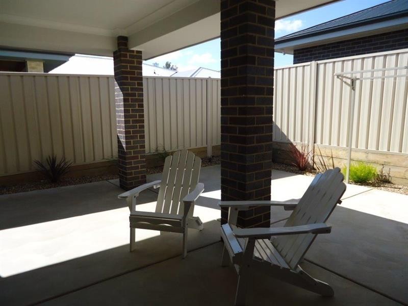 11 Paradise Dr, Gobbagombalin NSW 2650