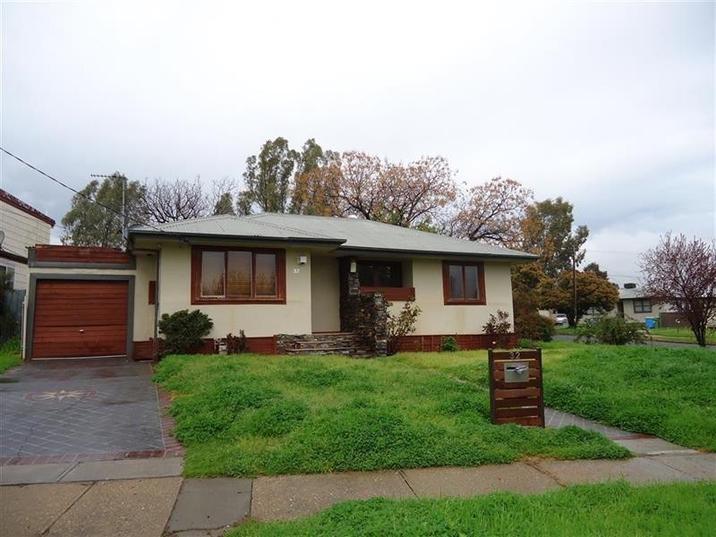 32 Jack Ave, Mount Austin NSW 2650