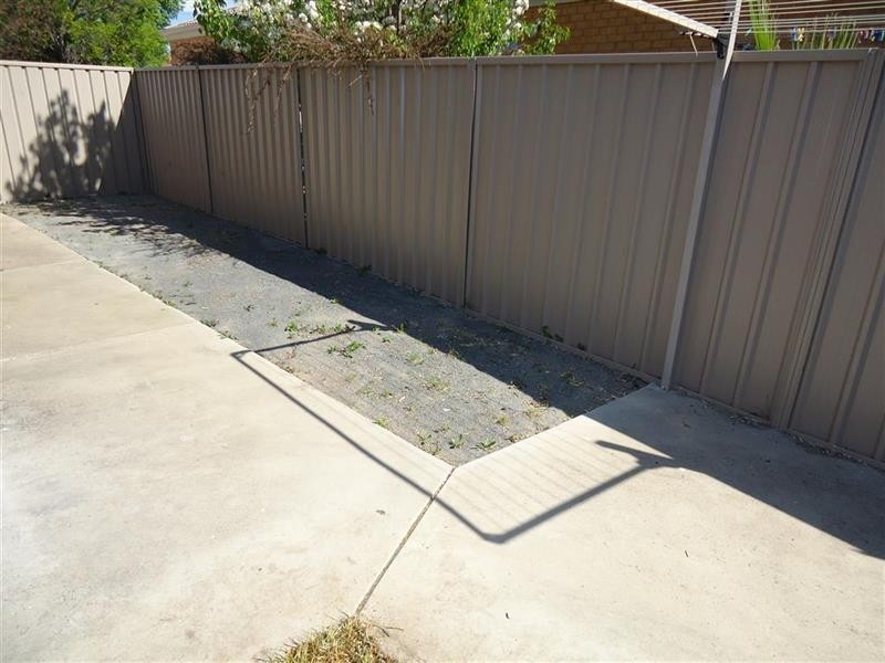 9 Gunyah Pl, Glenfield Park NSW 2650