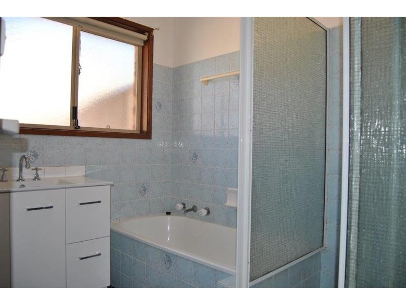 9 Gunyah Pl, Glenfield Park NSW 2650