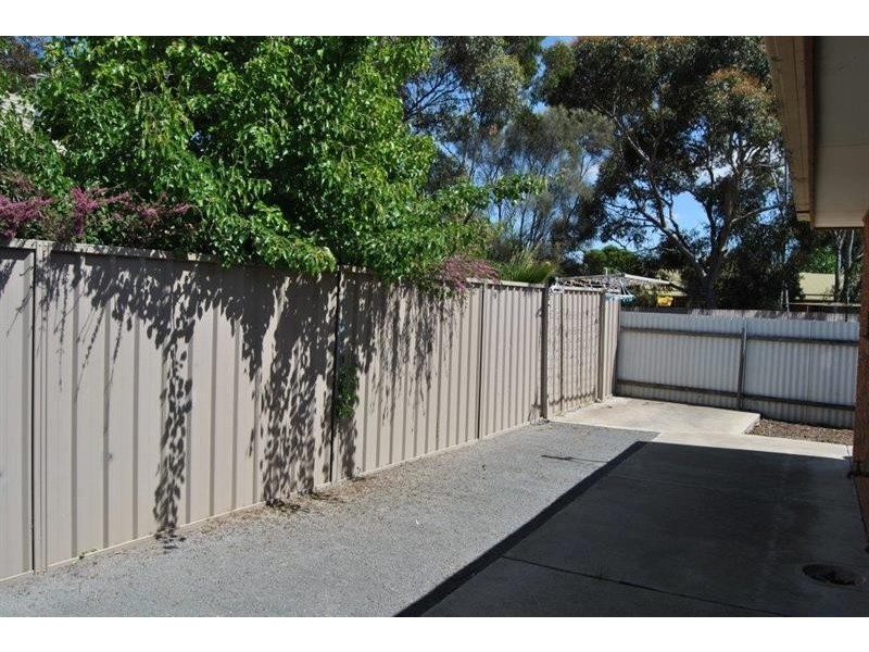 9 Gunyah Pl, Glenfield Park NSW 2650