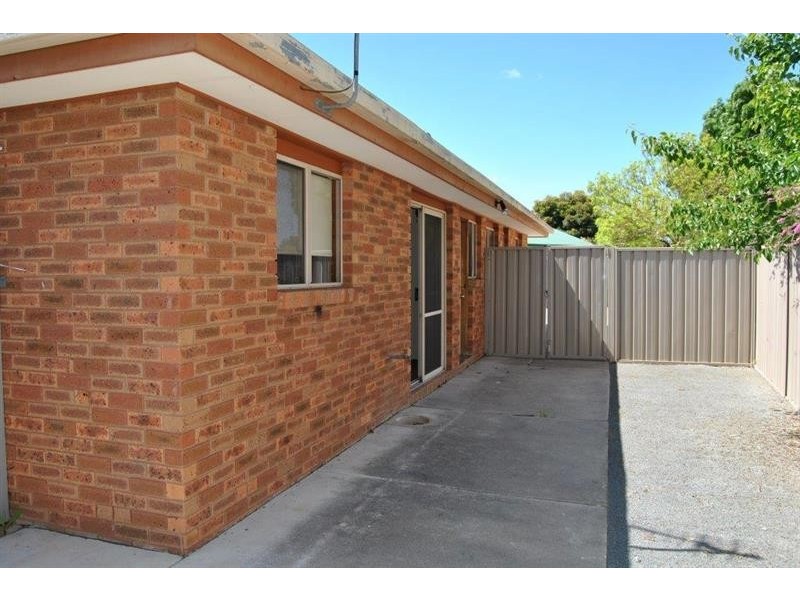 9 Gunyah Pl, Glenfield Park NSW 2650