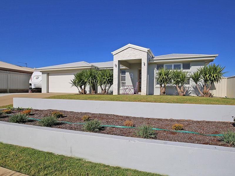 8 Marylands Way, Bourkelands NSW 2650