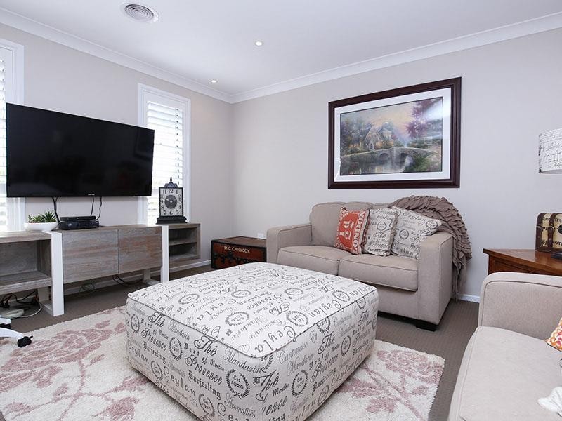 8 Marylands Way, Bourkelands NSW 2650