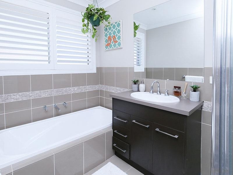 8 Marylands Way, Bourkelands NSW 2650