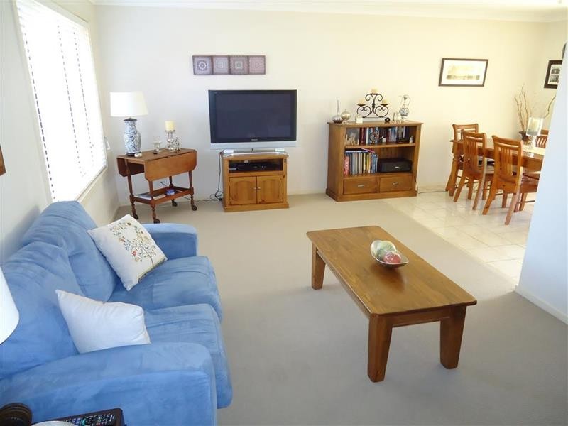 4 Kimba  Dr, Glenfield Park NSW 2650