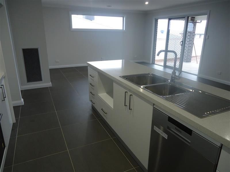 29 Alma Cres, Estella NSW 2650