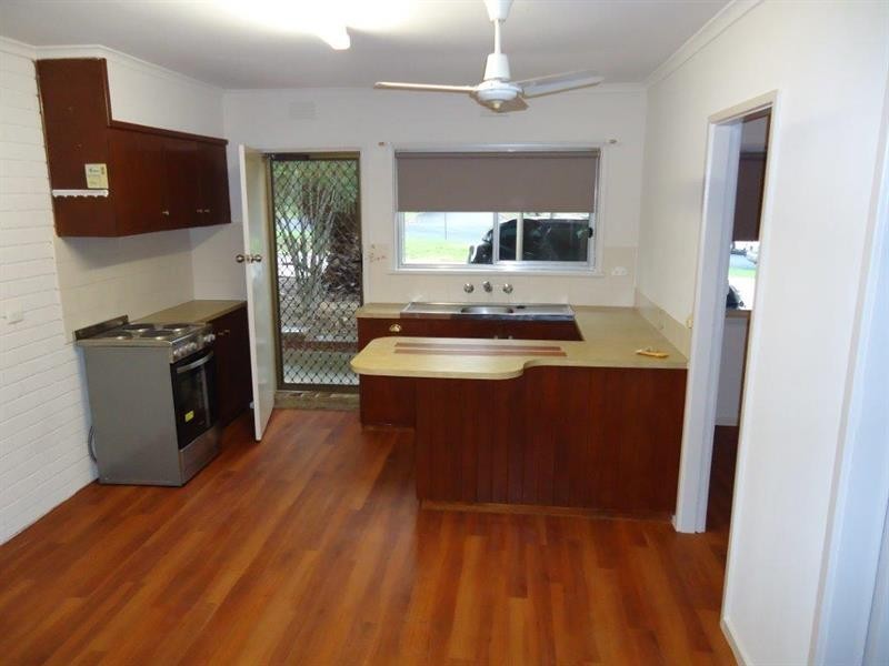 1/2 Fairbairn Cres, Kooringal NSW 2650