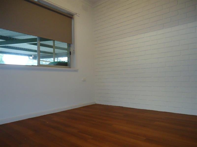 1/2 Fairbairn Cres, Kooringal NSW 2650