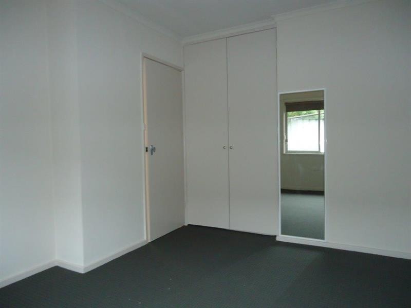 1/2 Fairbairn Cres, Kooringal NSW 2650