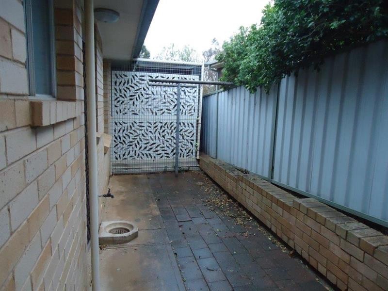 1/2 Fairbairn Cres, Kooringal NSW 2650