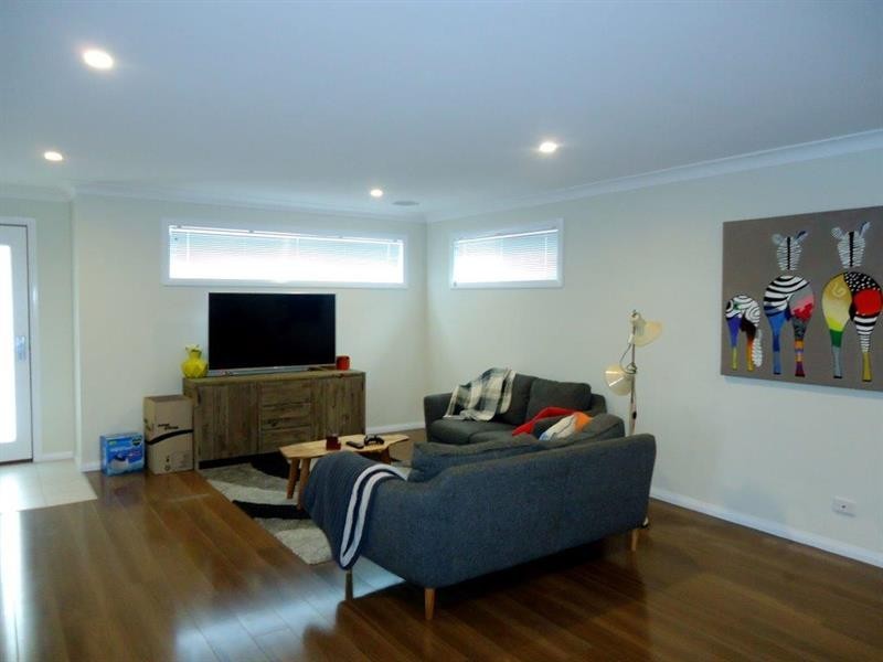 2/12 Trumper Cres, Boorooma NSW 2650