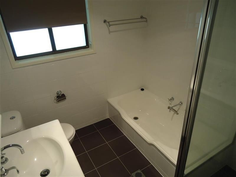 25 Kilpatrick St, Kooringal NSW 2650