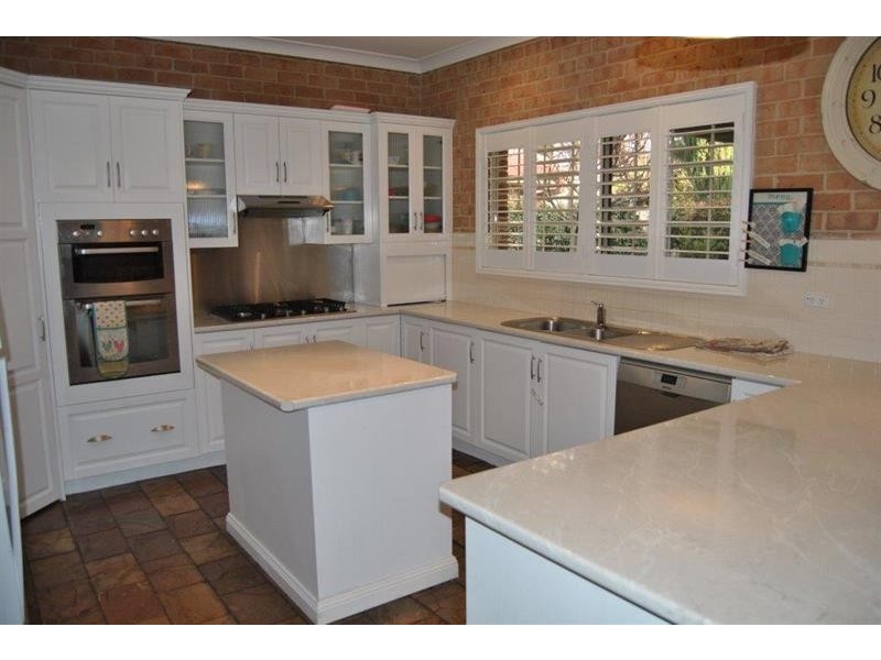 33 Lamilla St, Glenfield Park NSW 2650