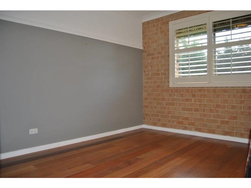 33 Lamilla St, Glenfield Park NSW 2650