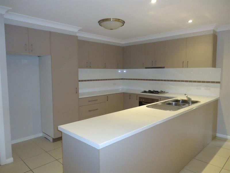 2/8 Osterley St, Bourkelands NSW 2650