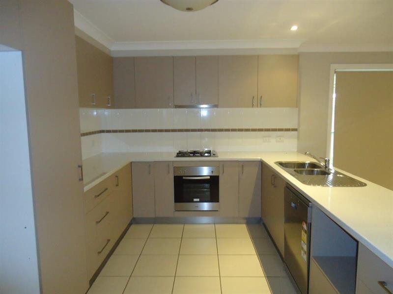 2/8 Osterley St, Bourkelands NSW 2650