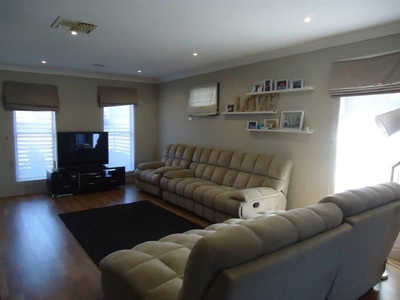 5 Crisp Dr, Ashmont NSW 2650
