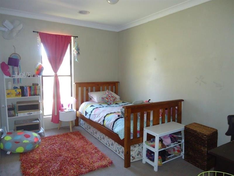 5 Crisp Dr, Ashmont NSW 2650