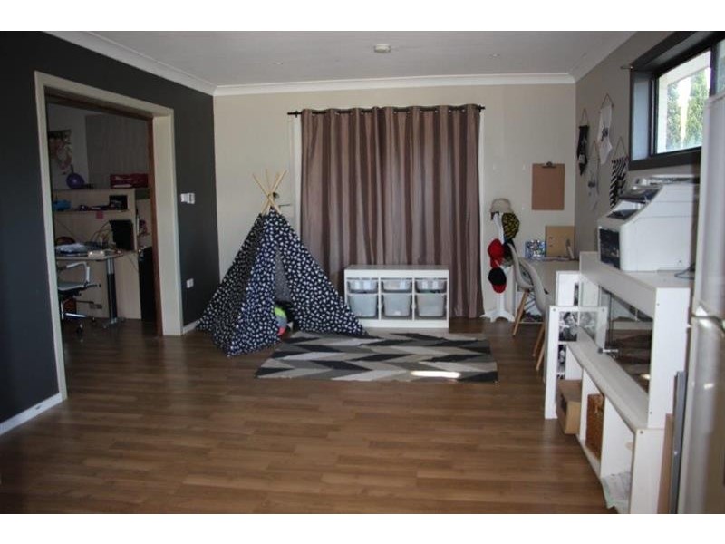 5 Crisp Dr, Ashmont NSW 2650