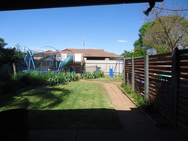 5 Crisp Dr, Ashmont NSW 2650