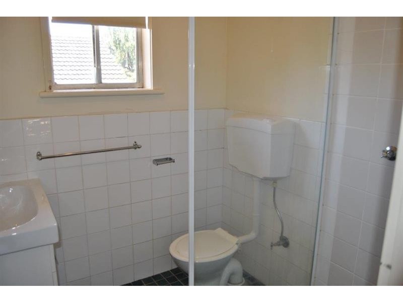 1/8 Nordlingen  Dr, Wagga Wagga NSW 2650