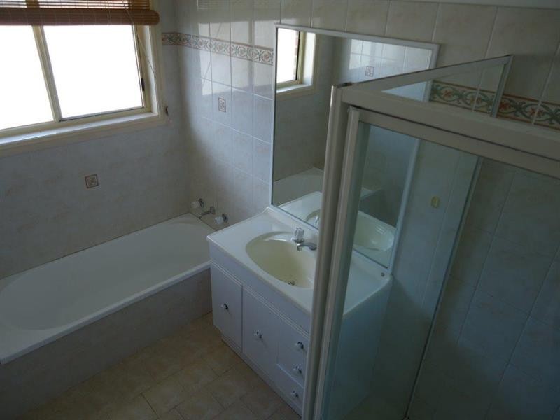 2/15 Yeomans Pl, Kooringal NSW 2650