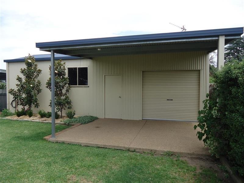 18 Shaw St, Wagga Wagga NSW 2650