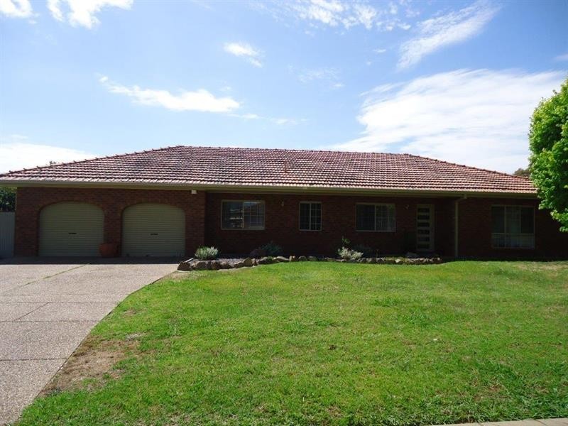 13 Darri St, Glenfield Park NSW 2650