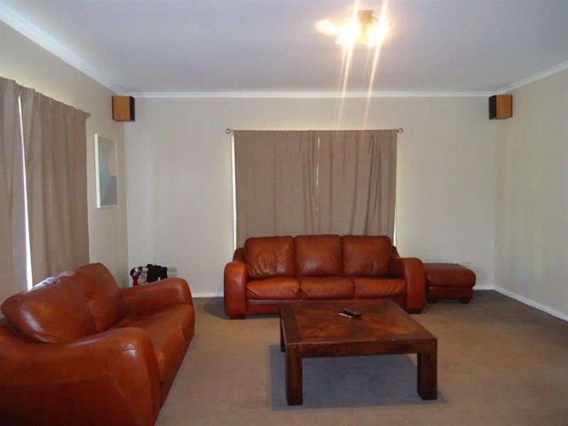 13 Darri St, Glenfield Park NSW 2650