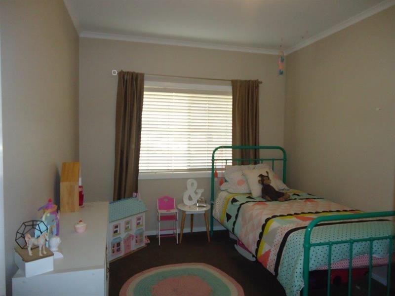 13 Darri St, Glenfield Park NSW 2650